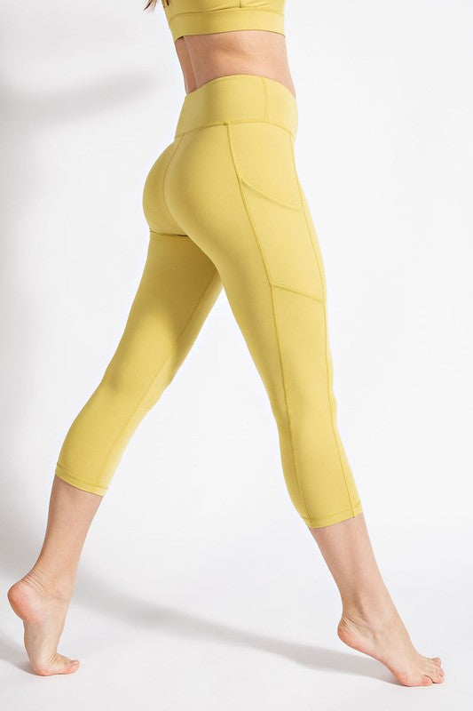 Capri Length Yoga Leggings With Pockets