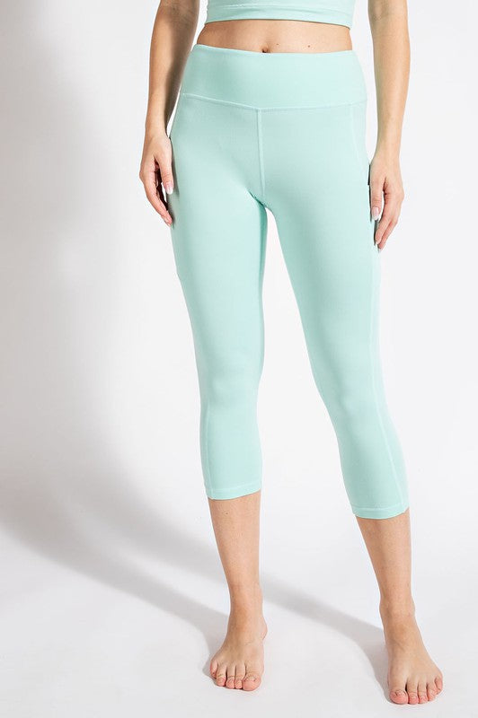 Capri Length Yoga Leggings With Pockets