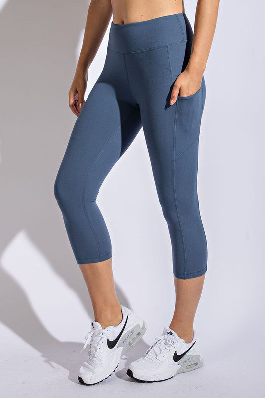 Capri Length Yoga Leggings With Pockets