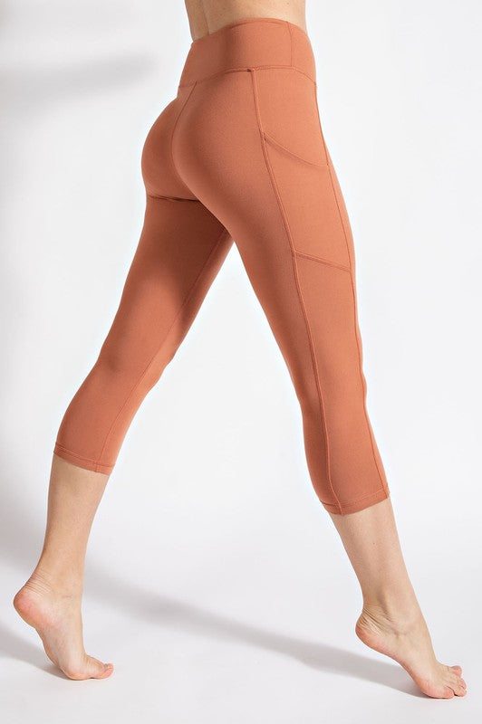 Capri Length Yoga Leggings With Pockets